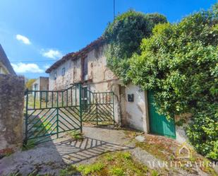 Vista exterior de Casa o xalet en venda en Muskiz amb Jardí privat, Traster i Balcó