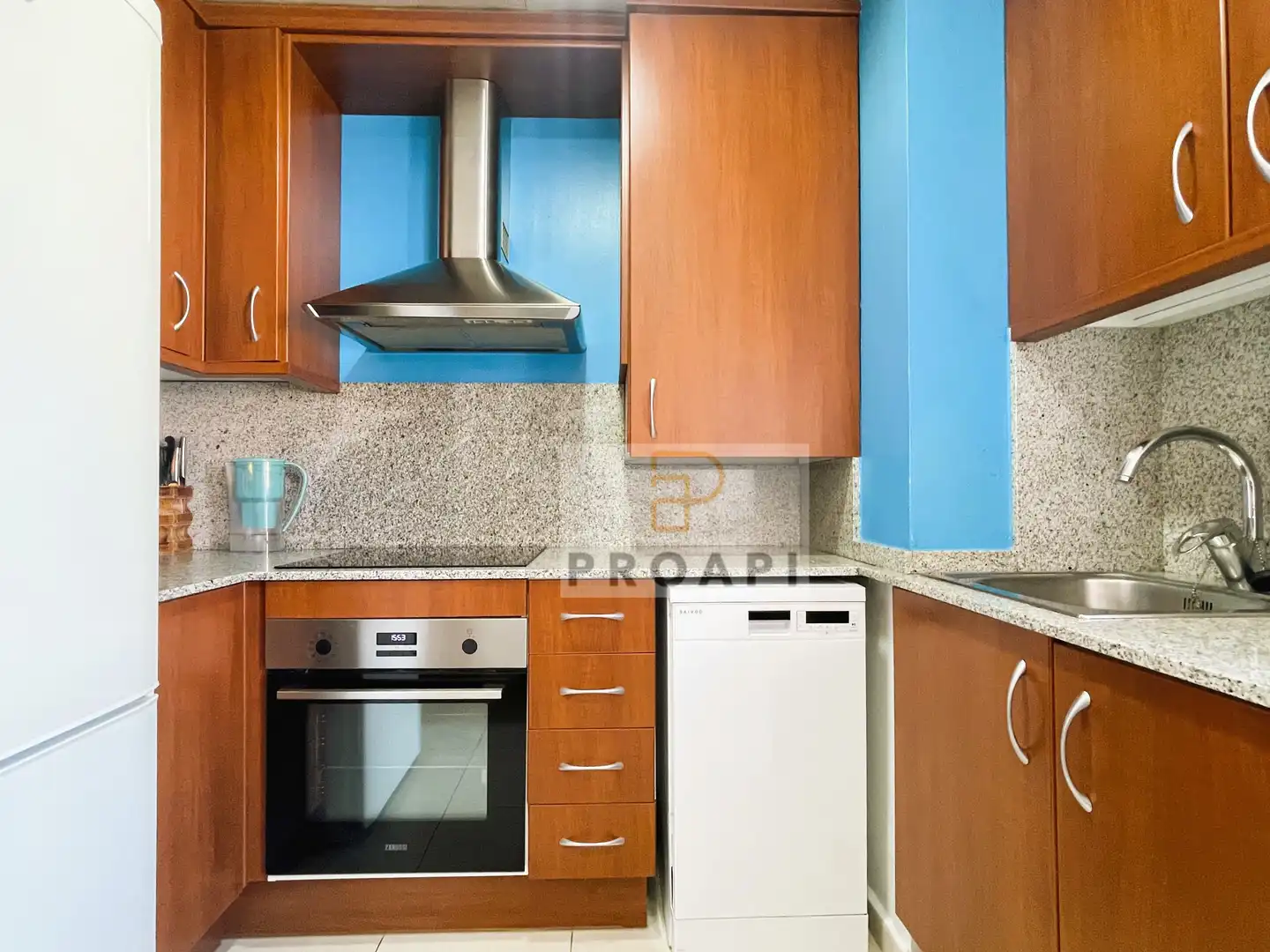 Küche von Wohnung zum Verkauf in Girona mit Balkon