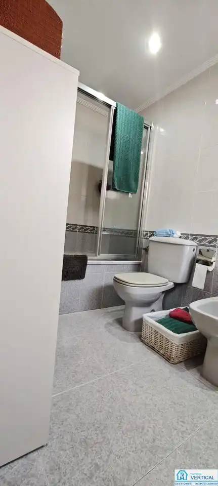Bany de Pis de lloguer en Valencia amb Aire condicionat, Calefacció i Moblat
