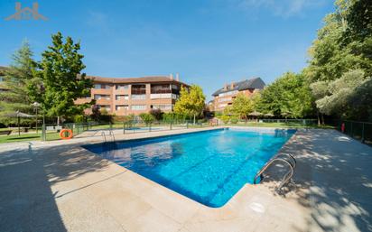 Swimming pool of Flat for sale in Majadahonda  with Air Conditioner, Heating and Terrace