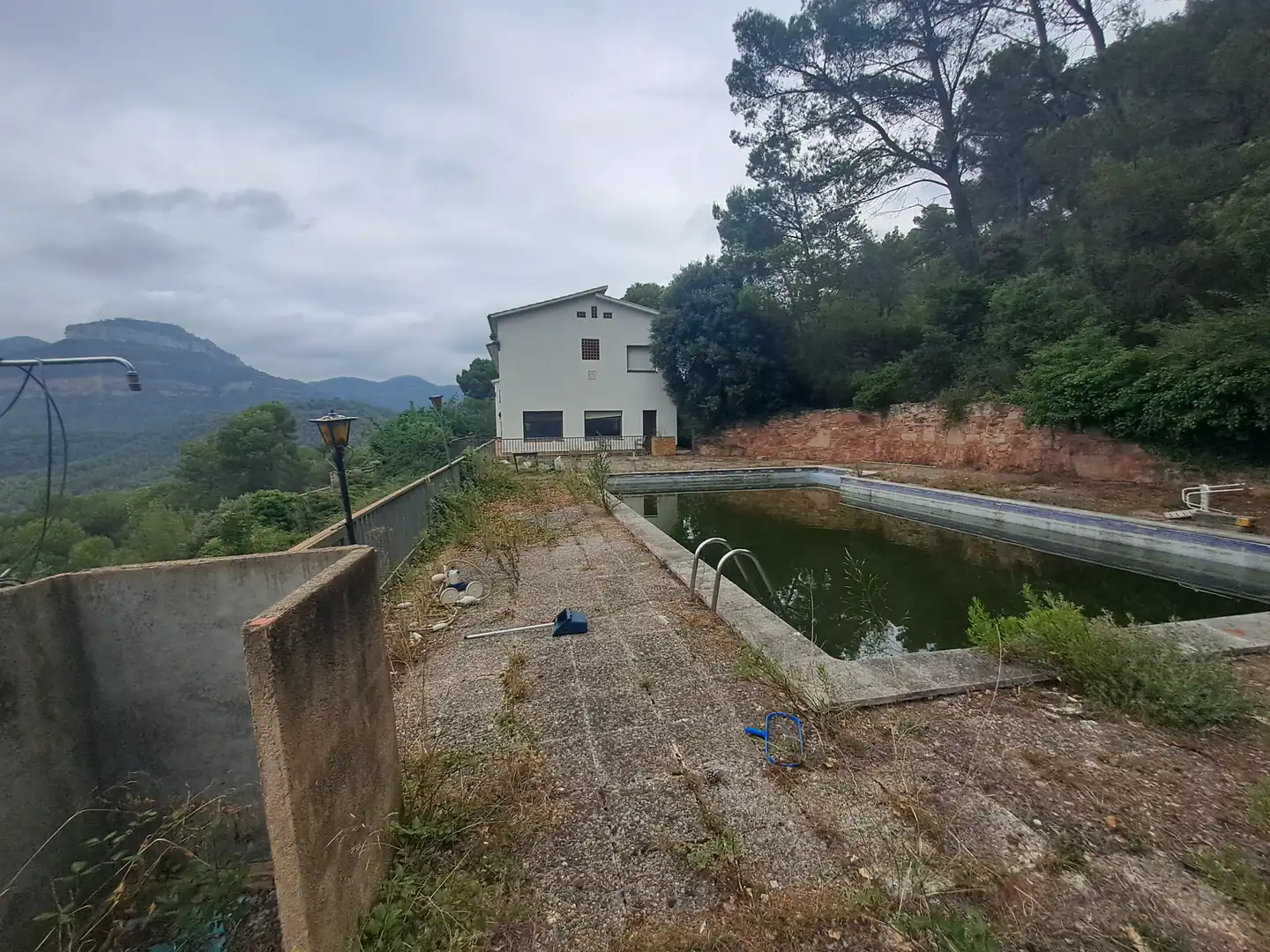 Schwimmbecken von Haus oder Chalet zum Verkauf in Sant Feliu de Codines mit Klimaanlage, Heizung und Privatgarten