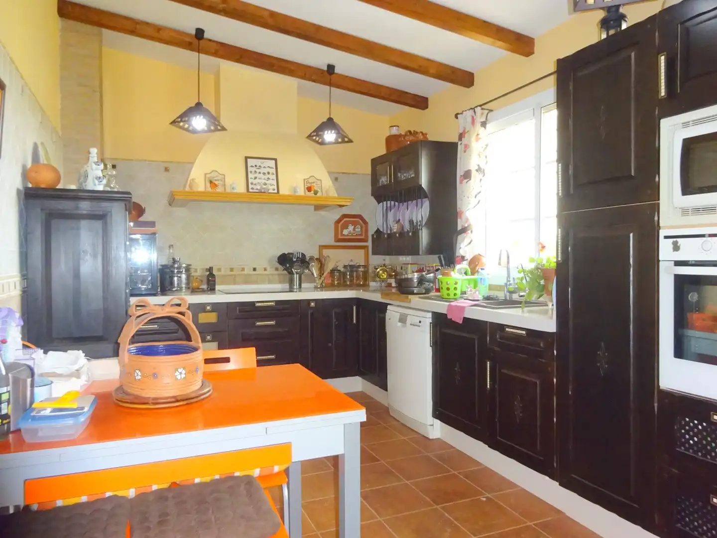 Cuina de Casa o xalet en venda en Alhaurín de la Torre amb Aire condicionat, Jardí privat i Terrassa