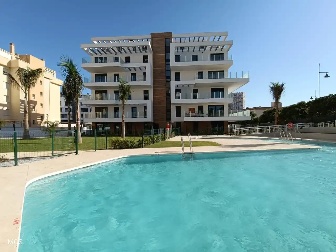 Vista exterior de Apartamento de alquiler en Torremolinos con Aire acondicionado, Calefacción y Jardín privado