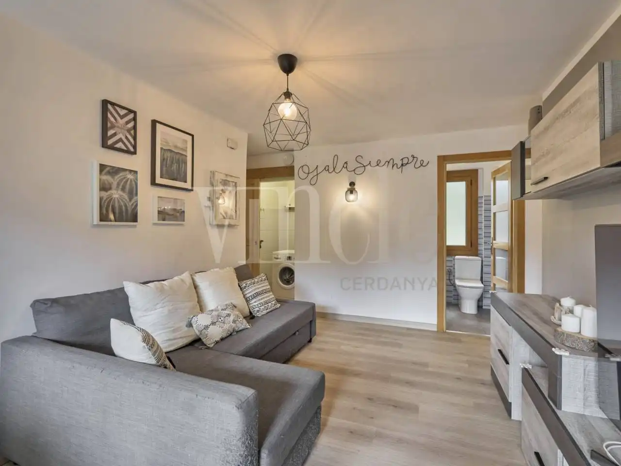 Sala d'estar de Casa o xalet en venda en Fontanals de Cerdanya amb Calefacció, Jardí privat i Parquet