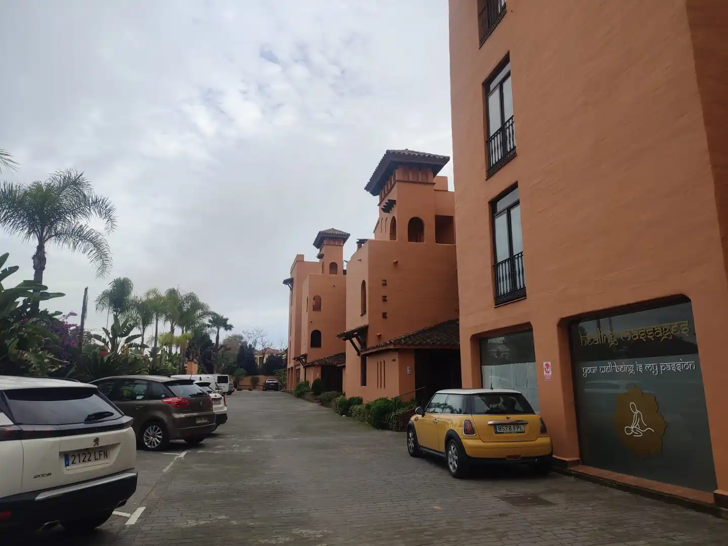 Außenansicht von Dachboden zum Verkauf in Estepona mit Terrasse und Schwimmbad