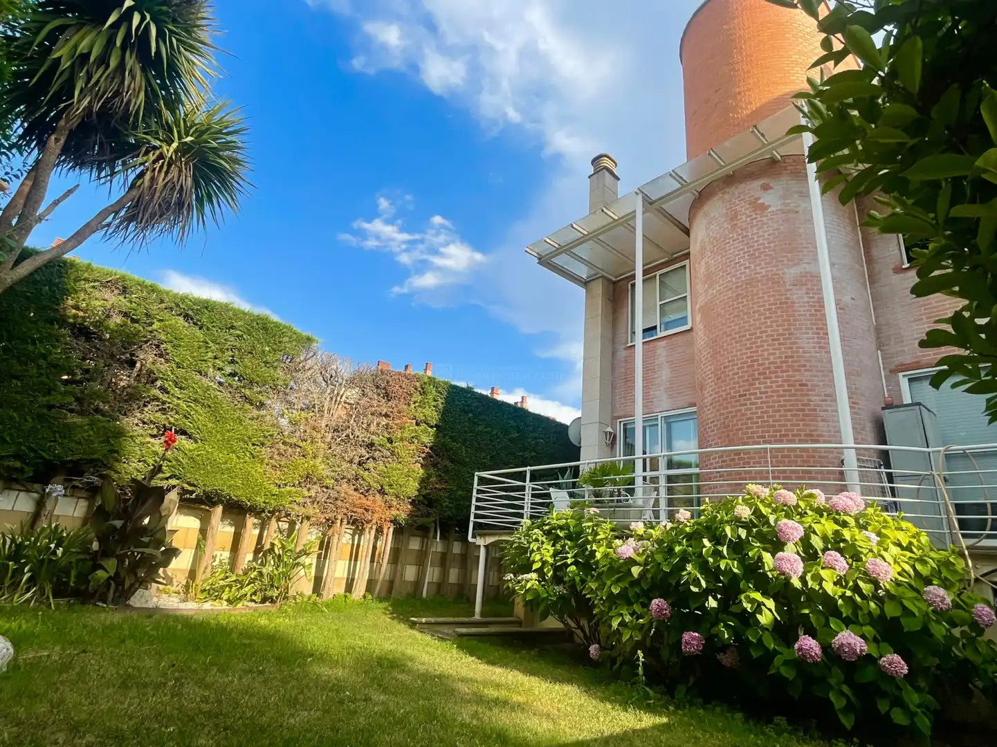 Außenansicht von Haus oder Chalet zum Verkauf in  Logroño mit Klimaanlage, Heizung und Privatgarten