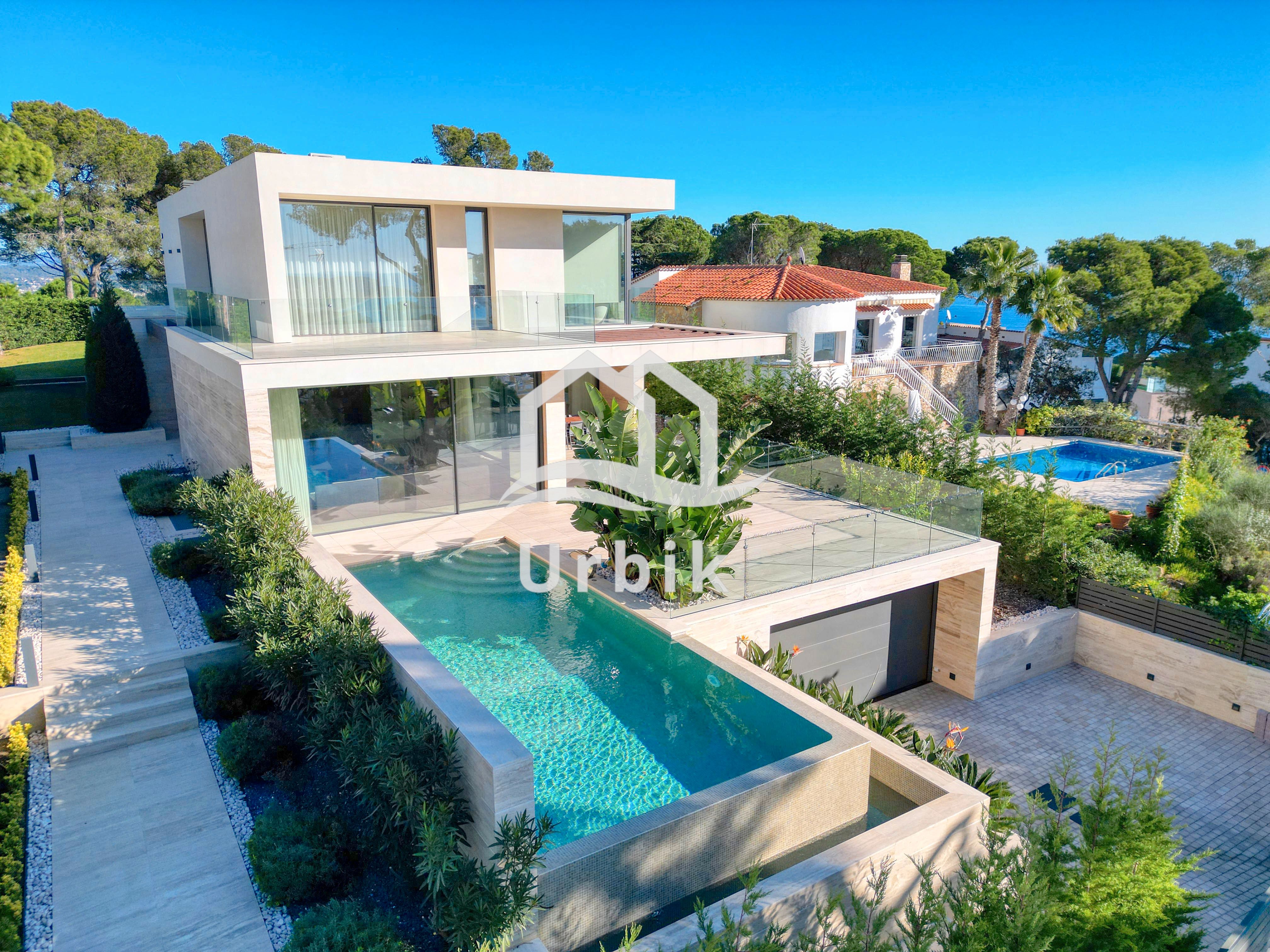Vista exterior de Casa o xalet en venda en Castell d'Aro, Platja d'Aro i s'Agaró amb Aire condicionat, Calefacció i Jardí privat