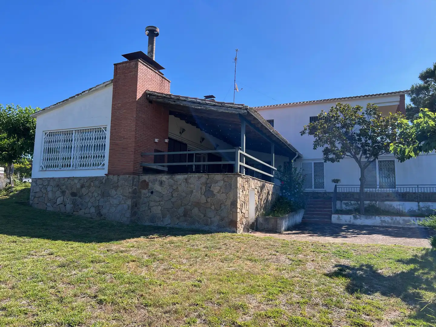 Vista exterior de Casa o xalet en venda en Mataró amb Aire condicionat, Jardí privat i Terrassa
