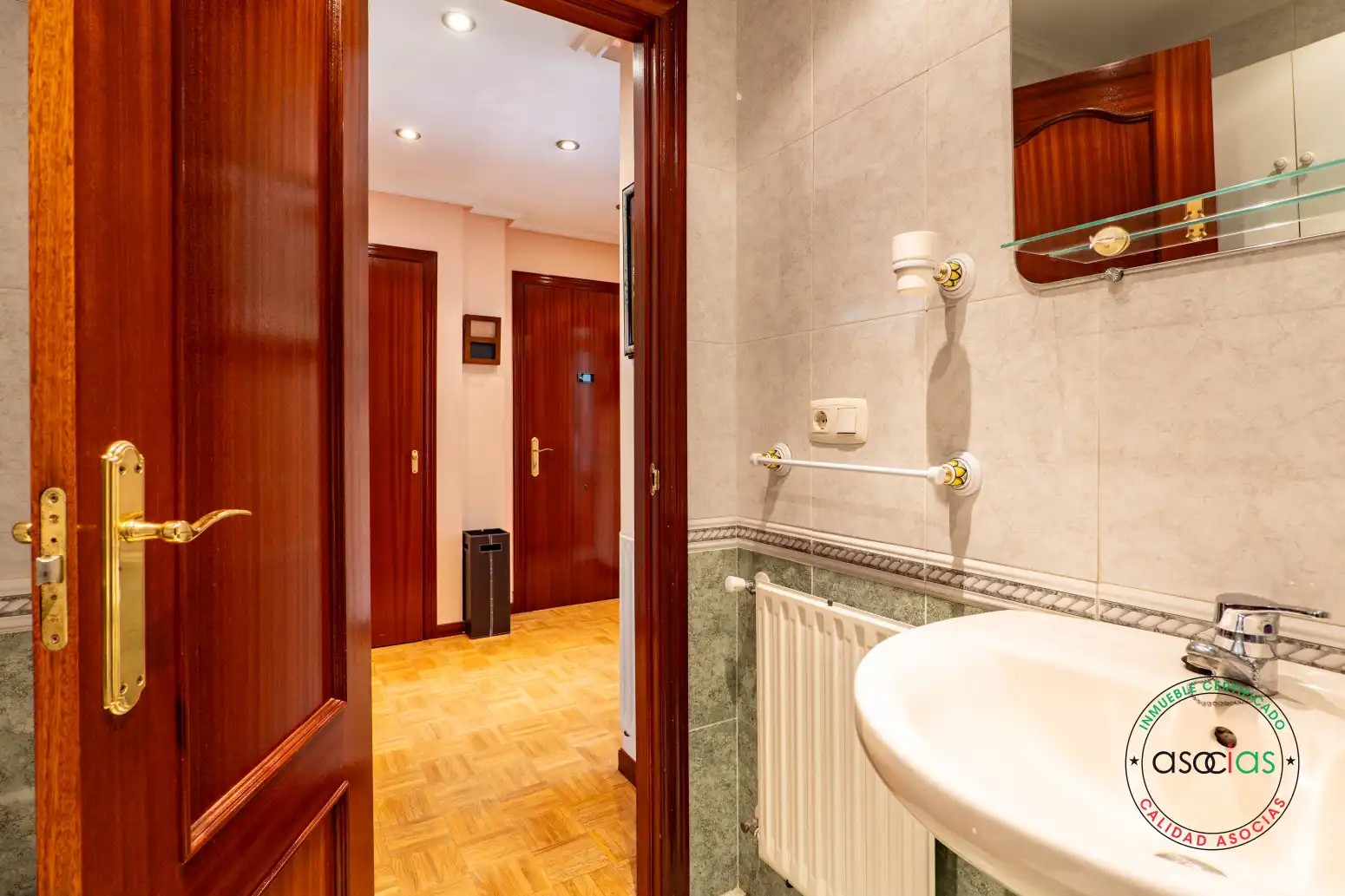 Baño de Piso en venta en Gijón  con Calefacción, Parquet y Trastero