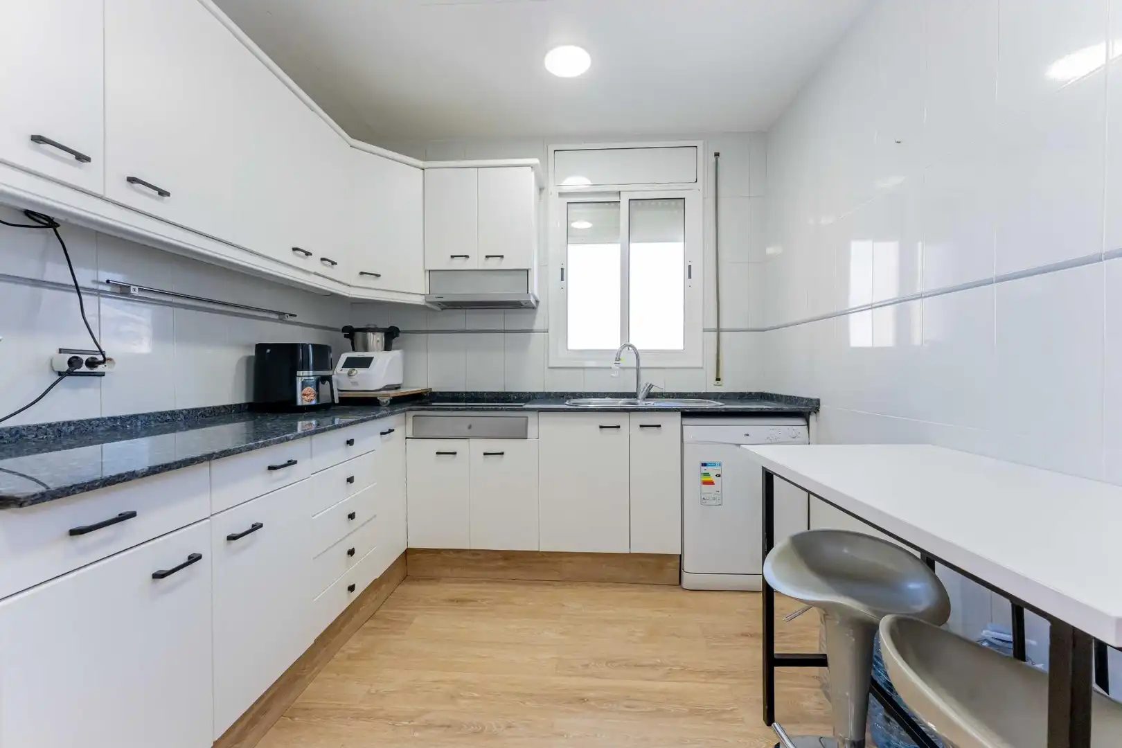 Kitchen of Flat for sale in Castelldefels  with Air Conditioner, Heating and Parquet flooring