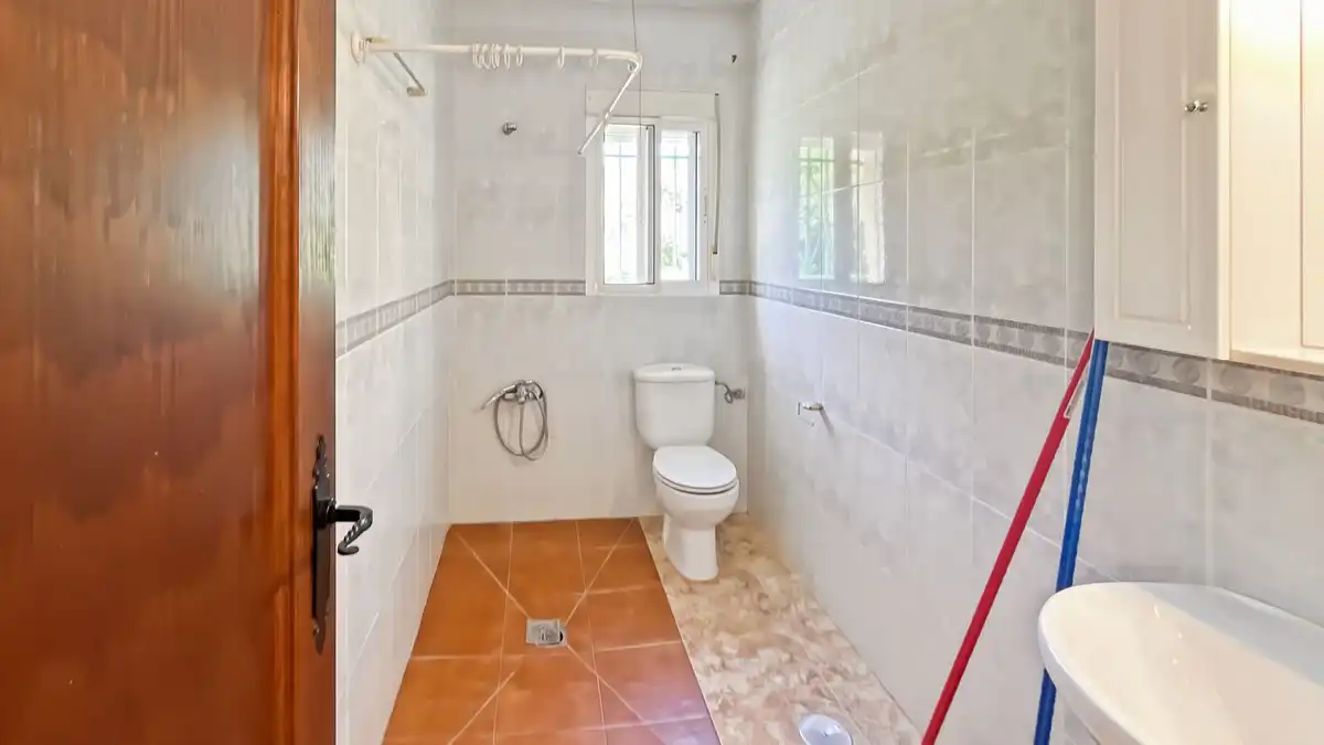 Bany de Finca rústica en venda en Málaga amb Aire condicionat, Traster i Piscina
