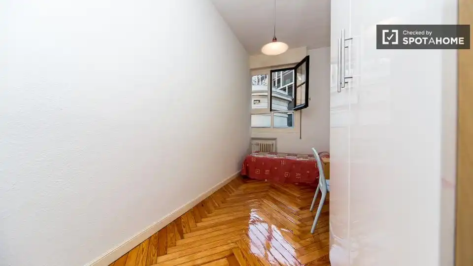 Room in Universidad - Malasaña