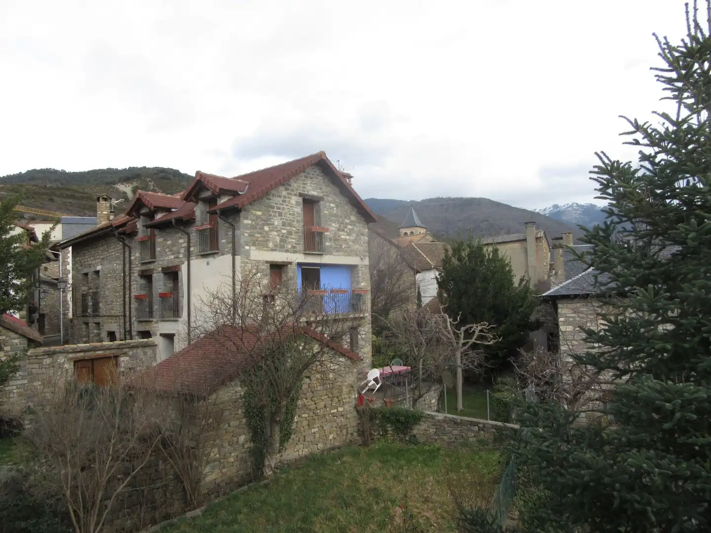 Vista exterior de Casa o chalet en venta en Aragüés del Puerto
