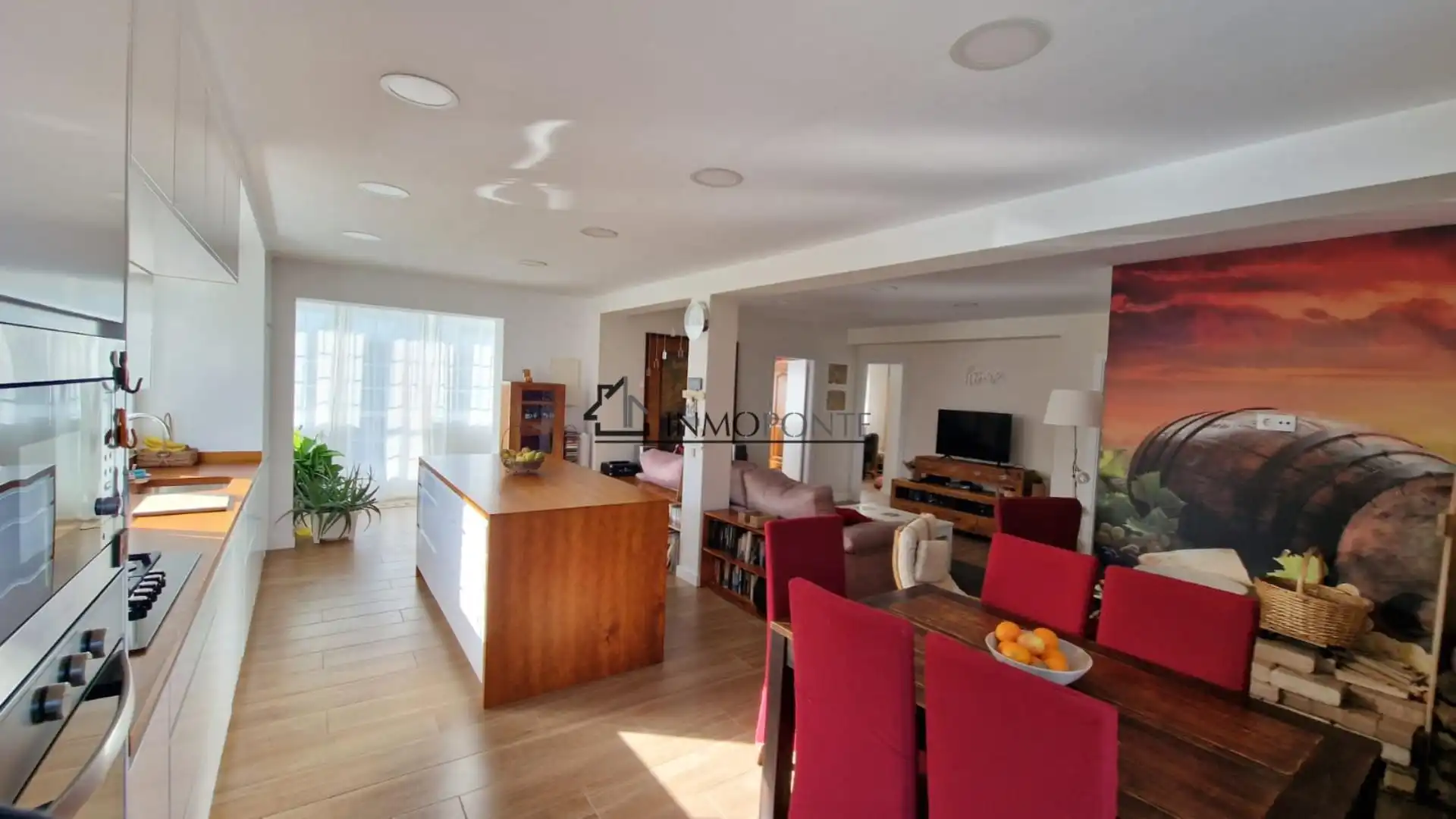 Sala d'estar de Casa o xalet en venda en Pontevedra Capital  amb Jardí privat