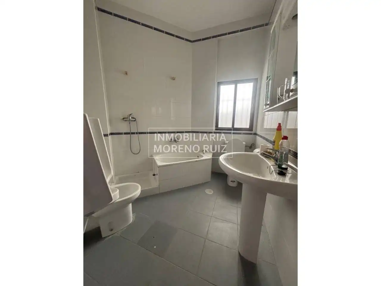 Baño de Local en venta en Baena