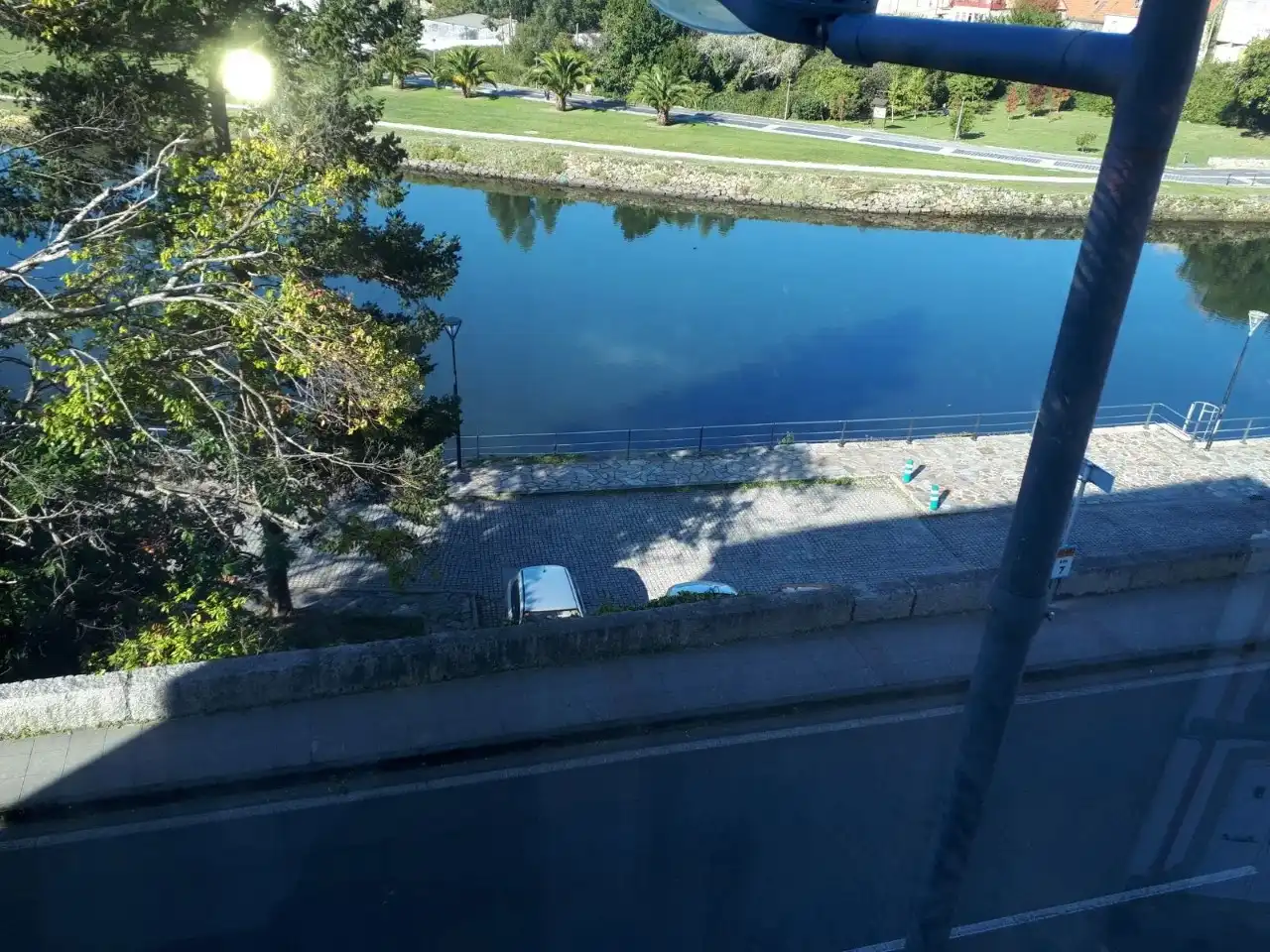 Vista exterior de Edificio en venta en Ferrol
