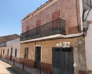 Vista exterior de Casa adosada en venda en Linares