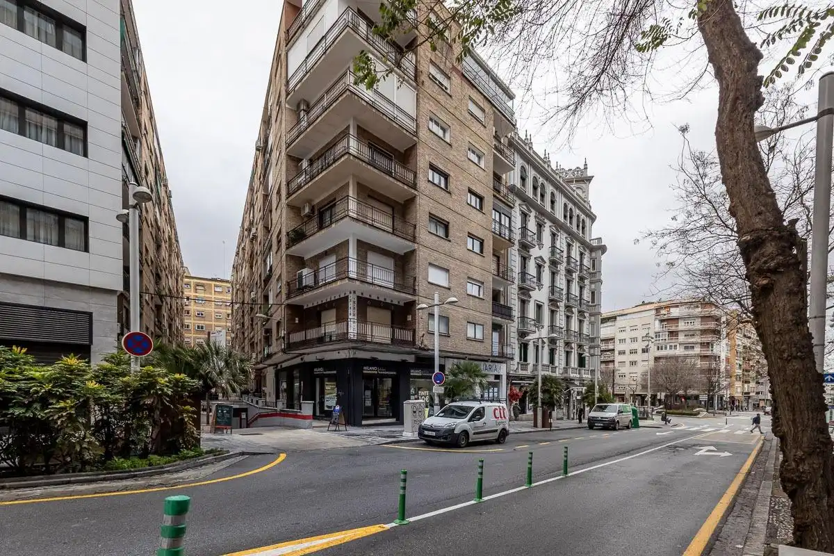 Flat with lift for sale in Avenida de Madrid 22, imagen 2