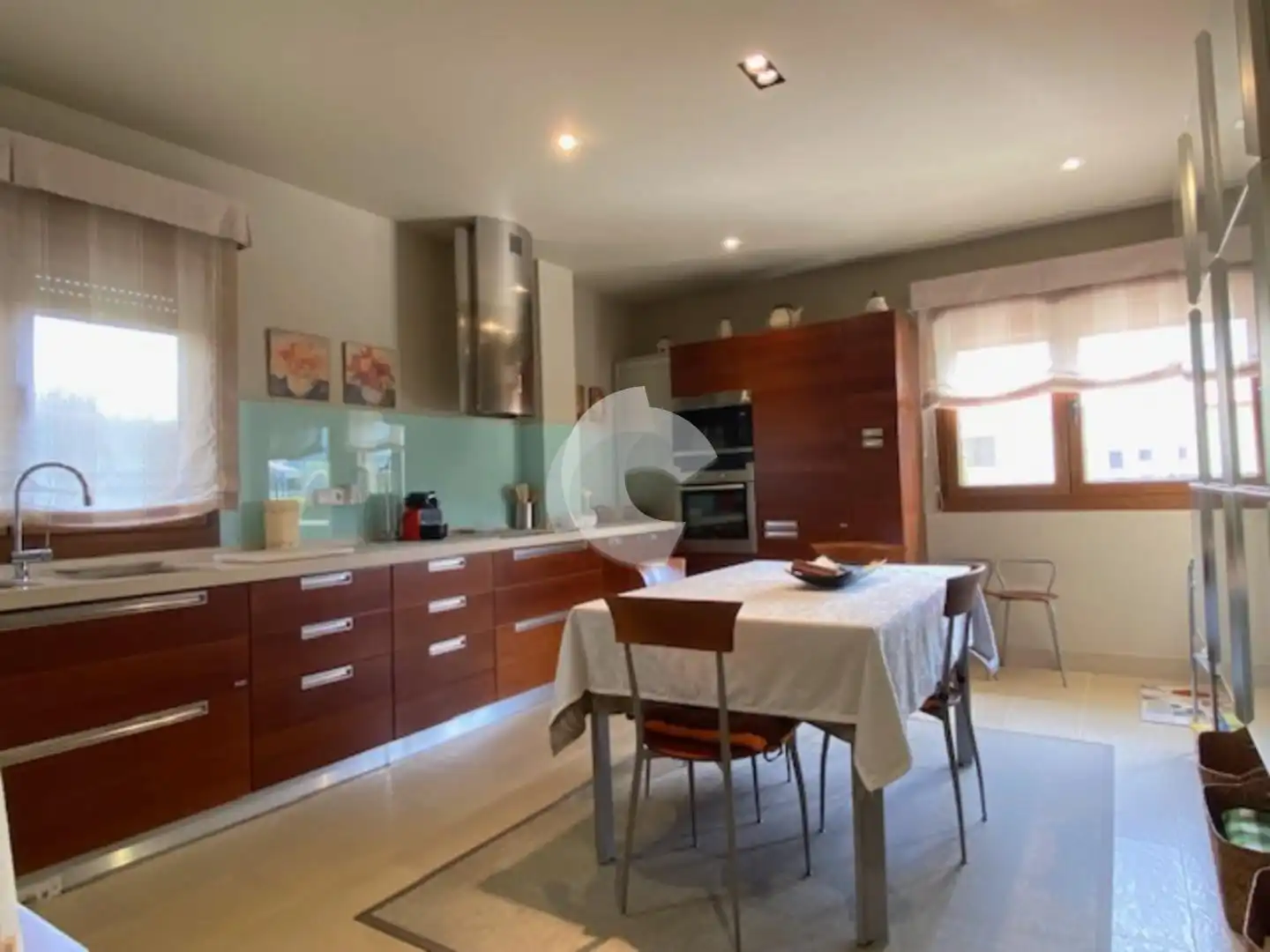 Cuina de Casa o xalet en venda en Sanxenxo amb Calefacció, Jardí privat i Terrassa