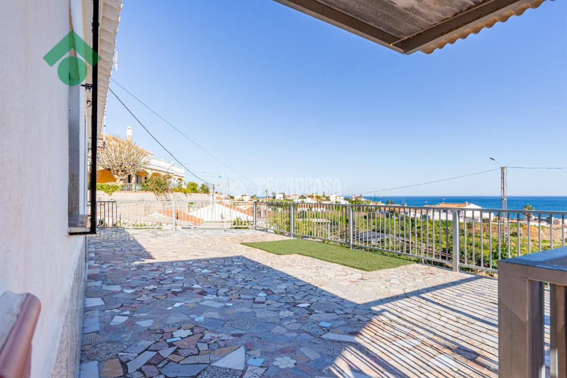 Exterior view of Single-family semi-detached for sale in Vélez-Málaga