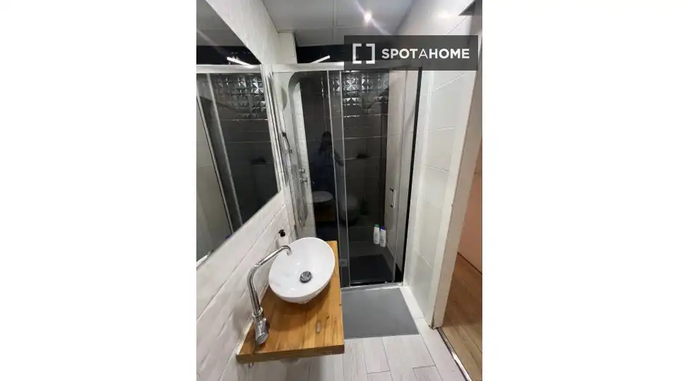 Baño de Piso de alquiler en Mislata con Aire acondicionado, Calefacción y Amueblado