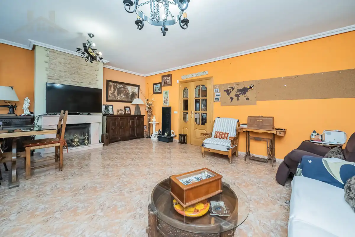 Casa aparellada amb terrassa en venda a Calle Sierra de Gredos 64, imagen 12