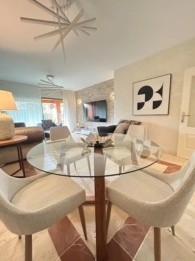 Comedor de Casa adosada en venta en Estepona con Aire acondicionado, Jardín privado y Amueblado
