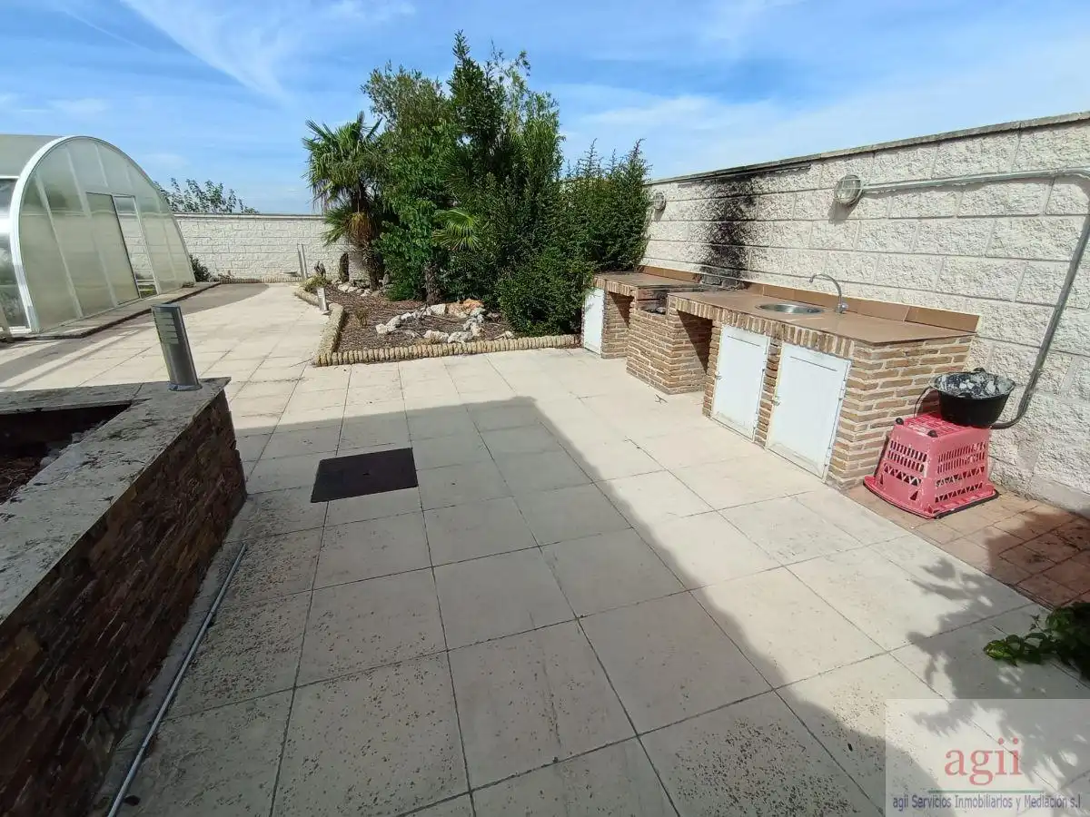 Terrassa de Casa o xalet en venda en Valdeaveruelo amb Aire condicionat, Calefacció i Piscina