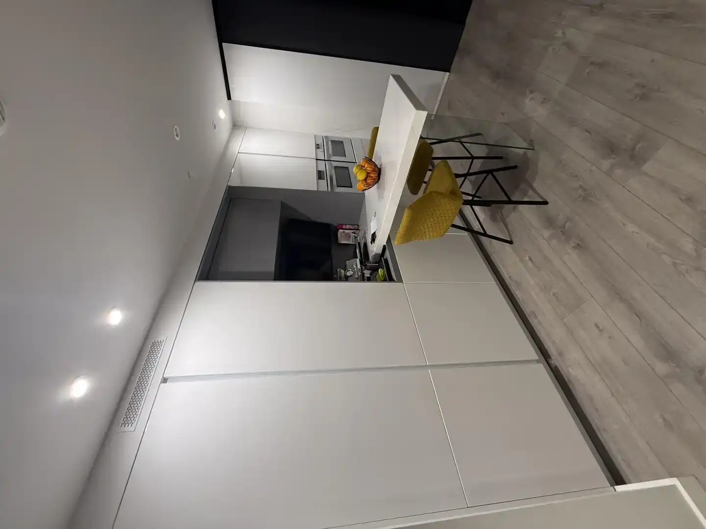 Wohnung zum Verkauf in Lorca mit Klimaanlage, Parkett und Abstellraum