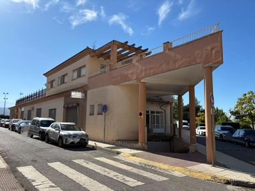 Locale commerciale in vendita a Bulñevar del Brillante 1