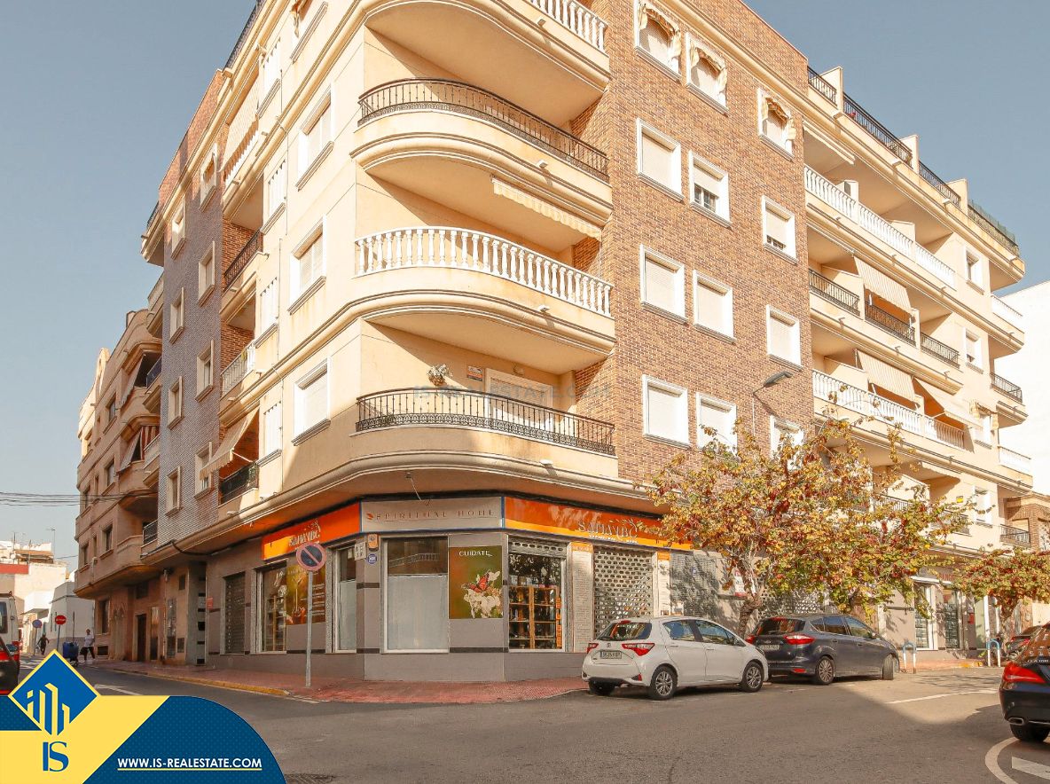 Vista exterior de Pis en venda en Torrevieja amb Calefacció, Terrassa i Traster