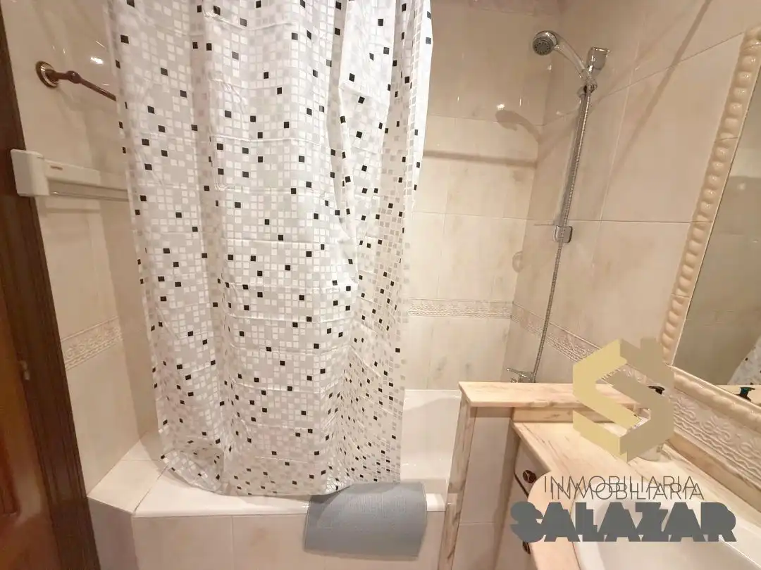 Baño de Piso de alquiler en Bilbao  con Calefacción