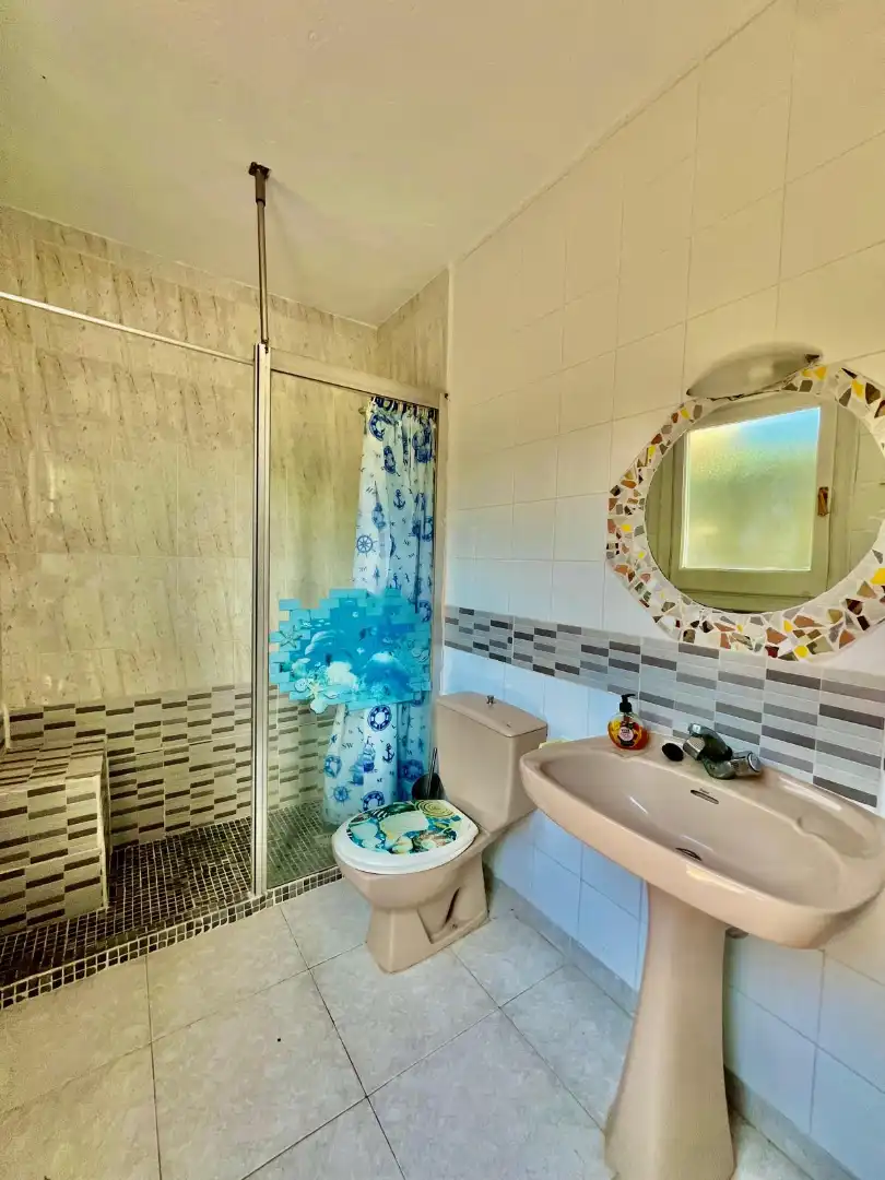 Baño de Casa o chalet de alquiler en L'Ametlla de Mar  con Aire acondicionado, Calefacción y Jardín privado