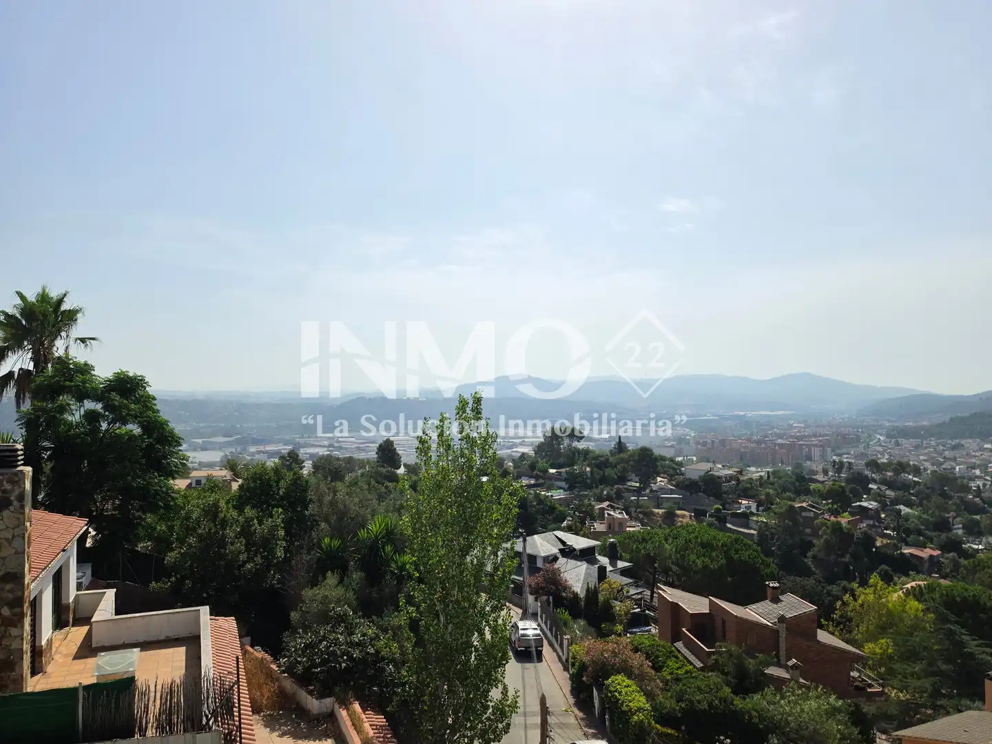 Vista exterior de Casa o xalet en venda en Sant Andreu de la Barca amb Aire condicionat, Calefacció i Jardí privat