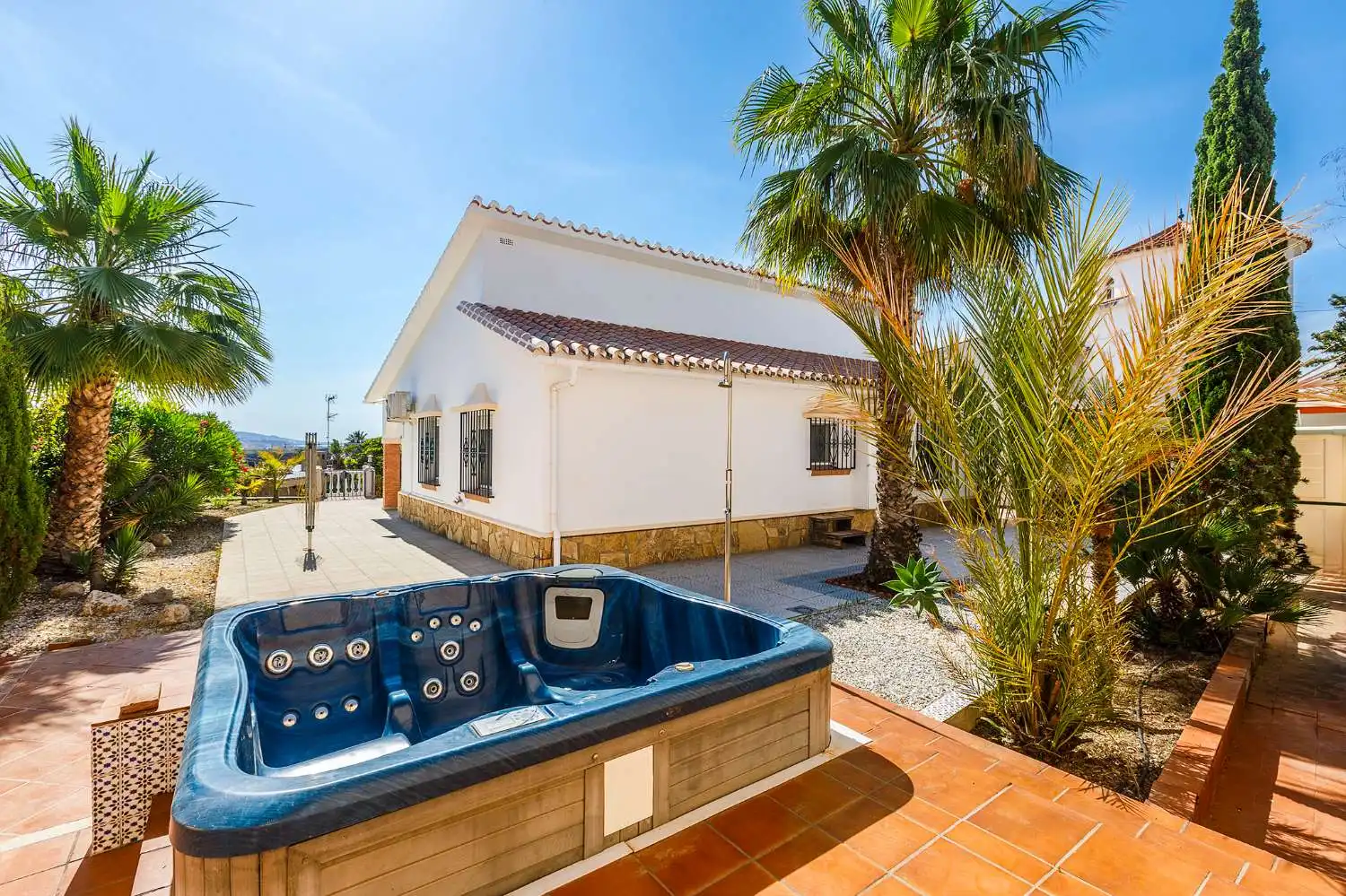 Vista exterior de Casa o xalet en venda en Vélez-Málaga amb Aire condicionat, Traster i Internet