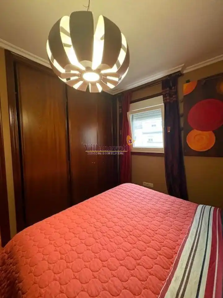 Dormitori de Apartament en venda en Vigo  amb Calefacció, Parquet i Traster