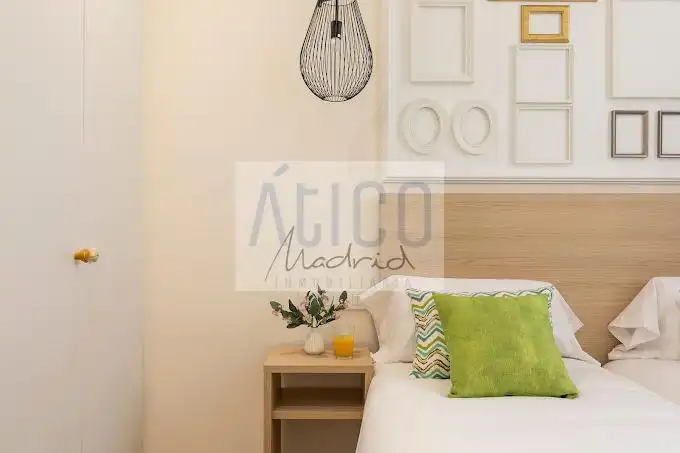 Bedroom of Flat for rent in Madrid  with Air Conditioner, Heating and Furnished