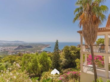 House with pool for sale in Monte los Almendros - El Pargo - Costa Aguilera