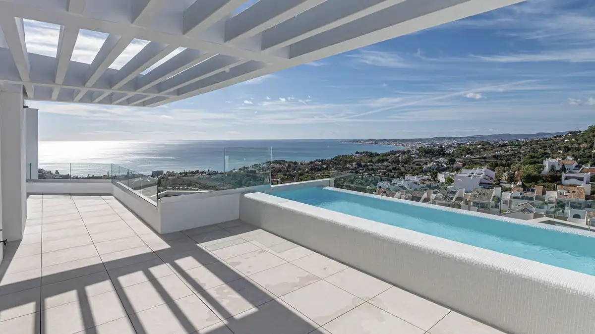 Terrasse von Einfamilien-Reihenhaus zum Verkauf in Benalmádena mit Klimaanlage, Terrasse und Abstellraum