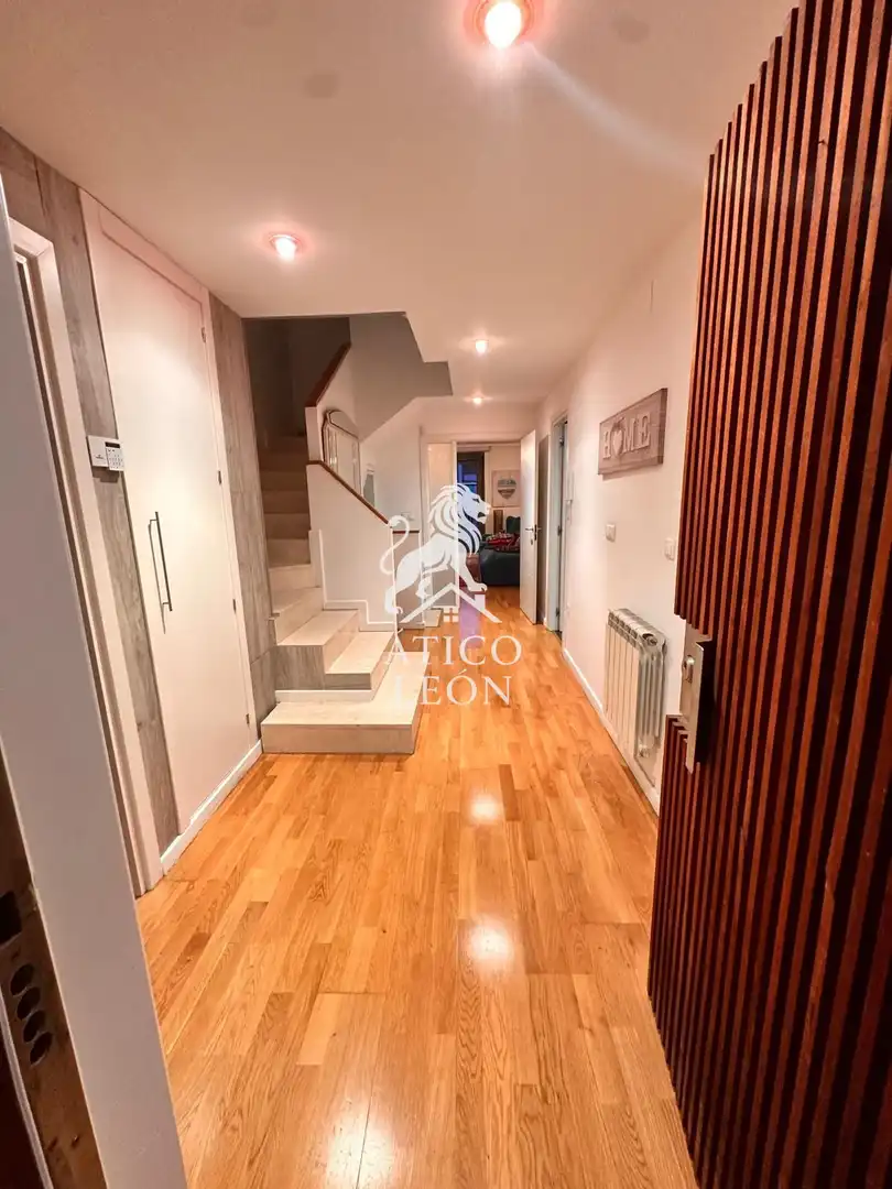 Casa adosada en venta en San Andrés del Rabanedo con Calefacción, Jardín privado y Parquet