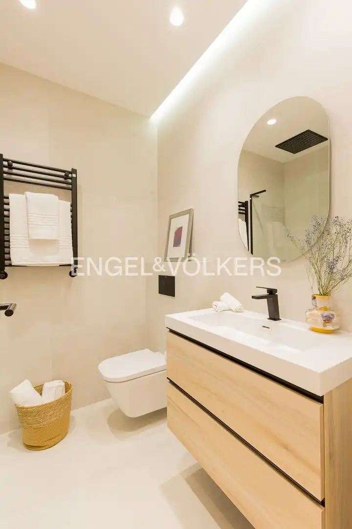 Badezimmer von Wohnung zum Verkauf in Madrid mit Klimaanlage, Heizung und Parkett
