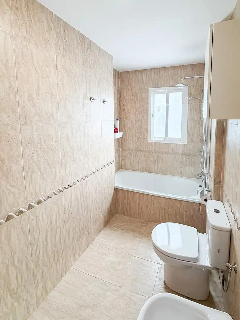 Bany de Casa adosada en venda en Alhaurín de la Torre amb Aire condicionat, Jardí privat i Terrassa