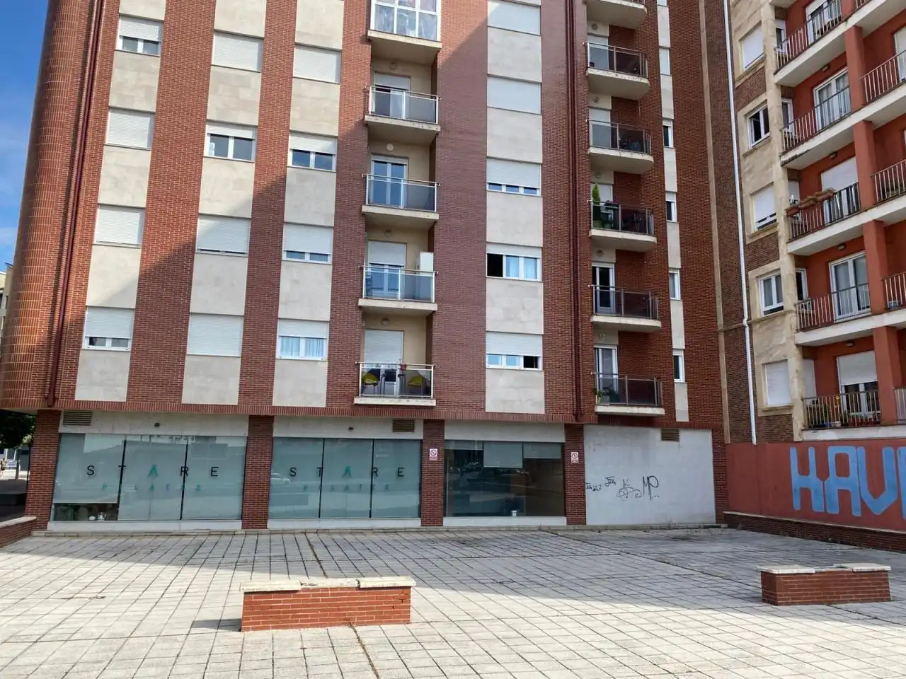 Local comercial en venda a Calle El Sabinar 6 Local 1 Y 2 24007 Leon