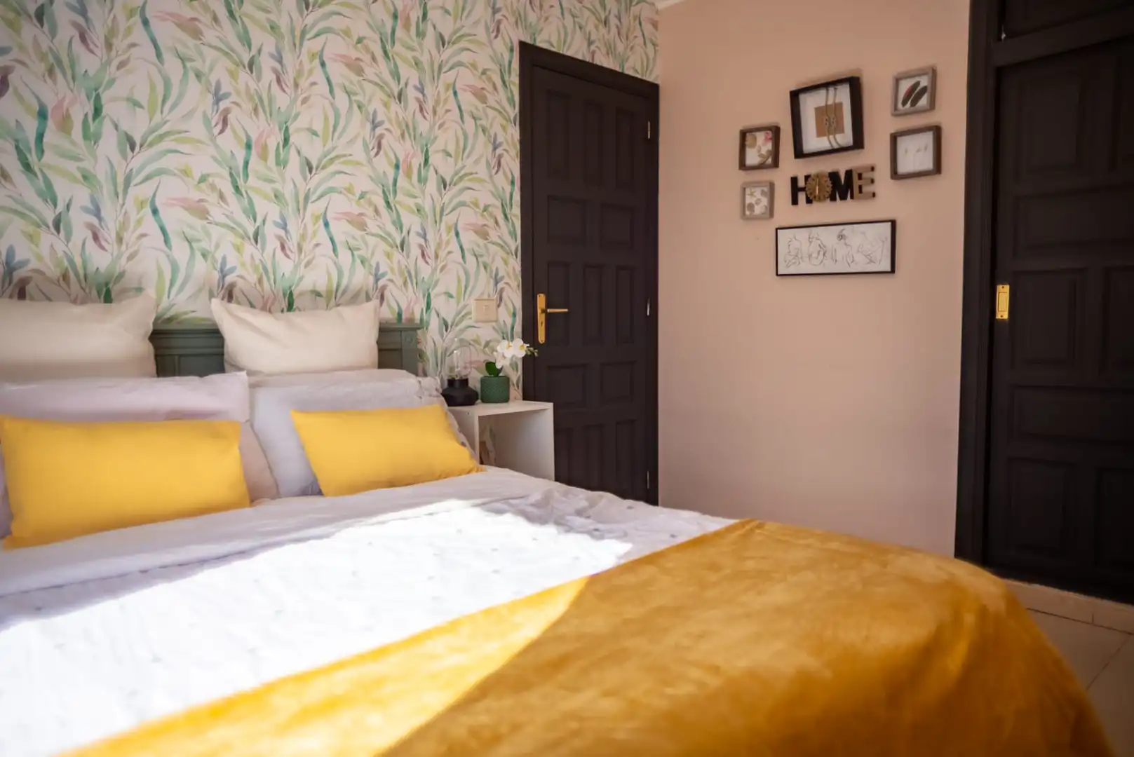 Schlafzimmer von Maisonette zum Verkauf in Arona mit Parkett, Möbliert und Ofen