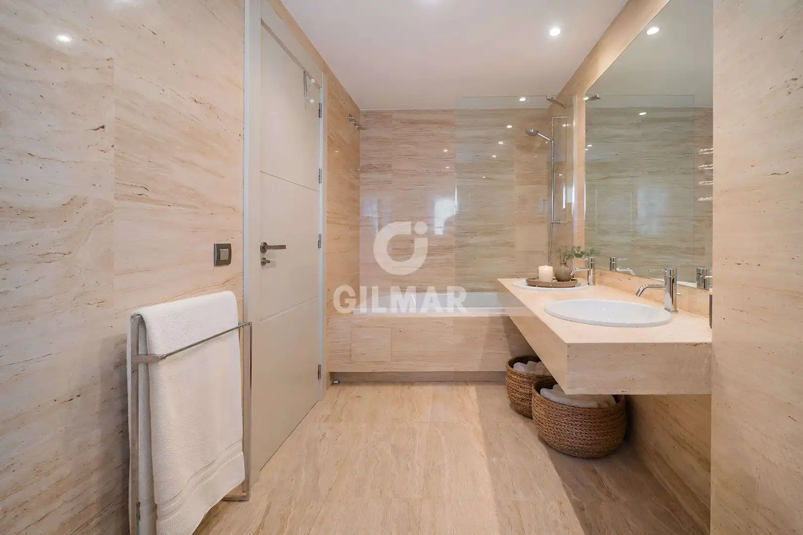 Bathroom of Duplexes for sale in Pozuelo de Alarcón  with Heating, Private garden and Storage room