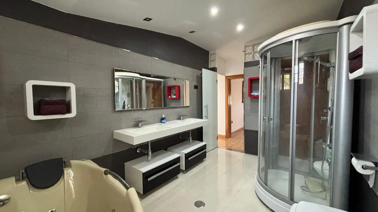 Bathroom of Detached homes for sale in Cartagena  with Air Conditioner, Heating and Private garden