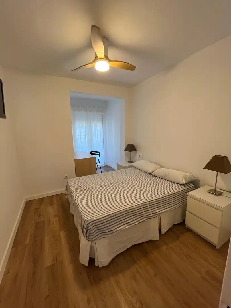 Dormitori de Pis de lloguer en Córdoba amb Parquet, Terrassa i Moblat