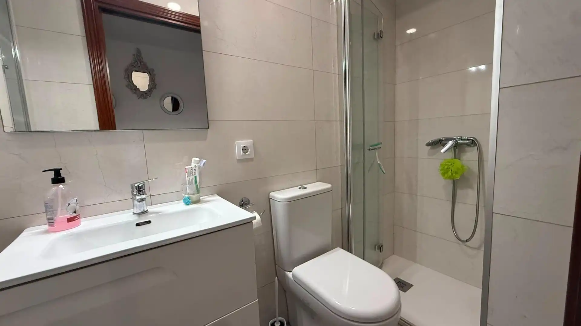 Bathroom of Flat for rent in Santander