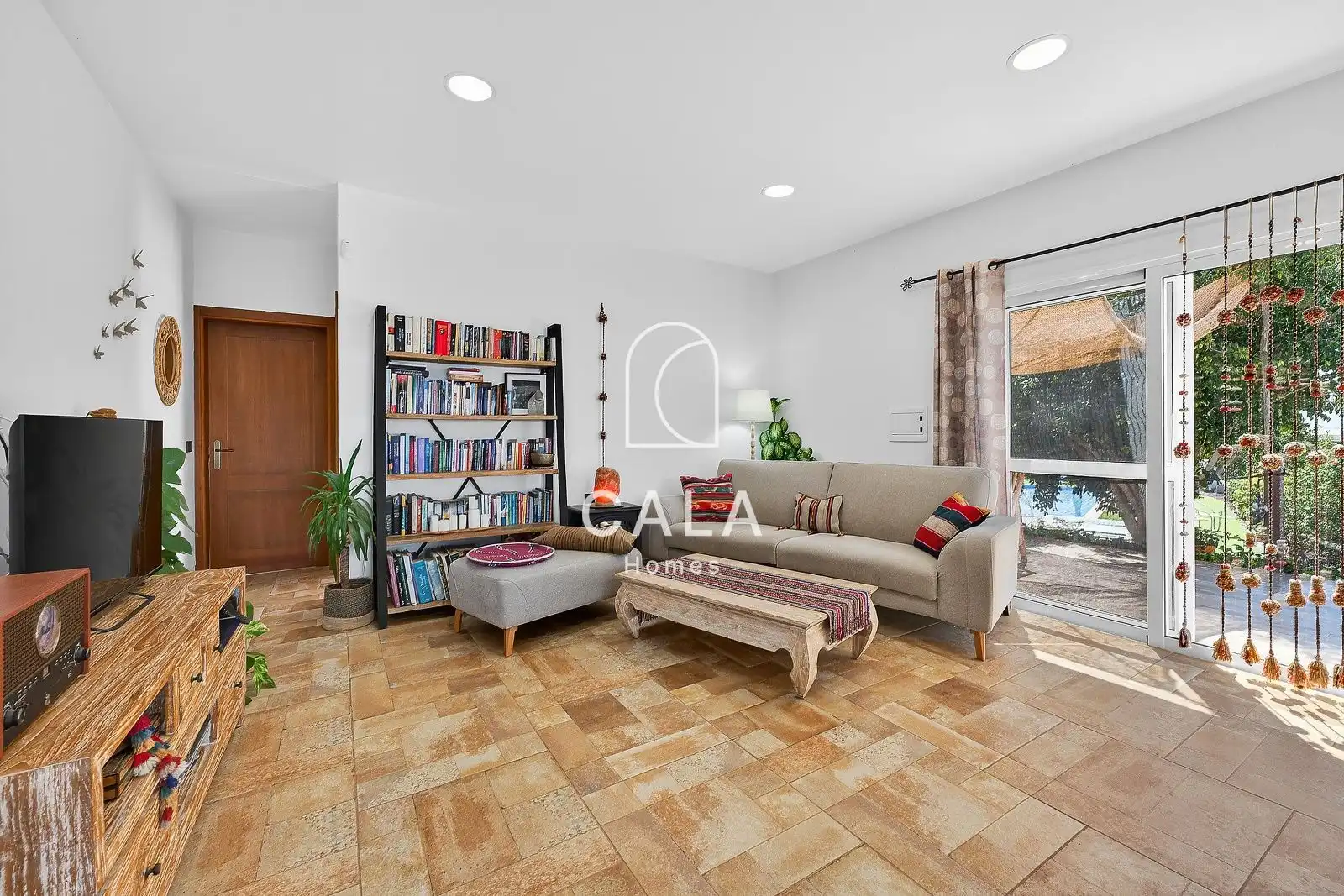 Sala d'estar de Casa o xalet en venda en Guía de Isora amb Jardí privat, Terrassa i Traster