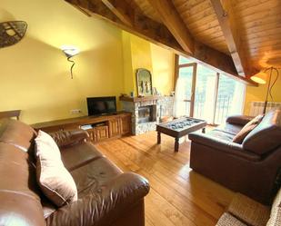 Sala d'estar de Casa adosada en venda en Sahún amb Balcó